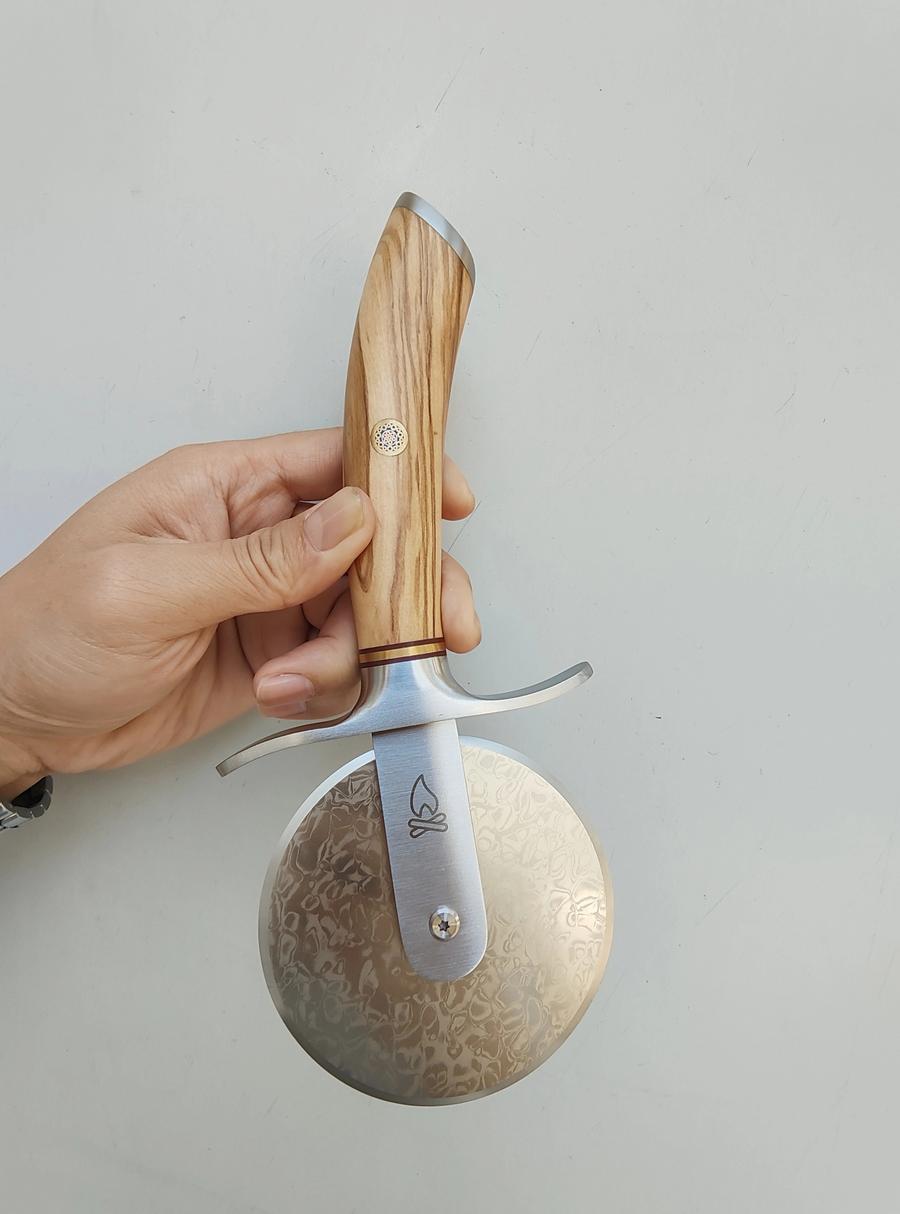 Damascus cutter side grip
